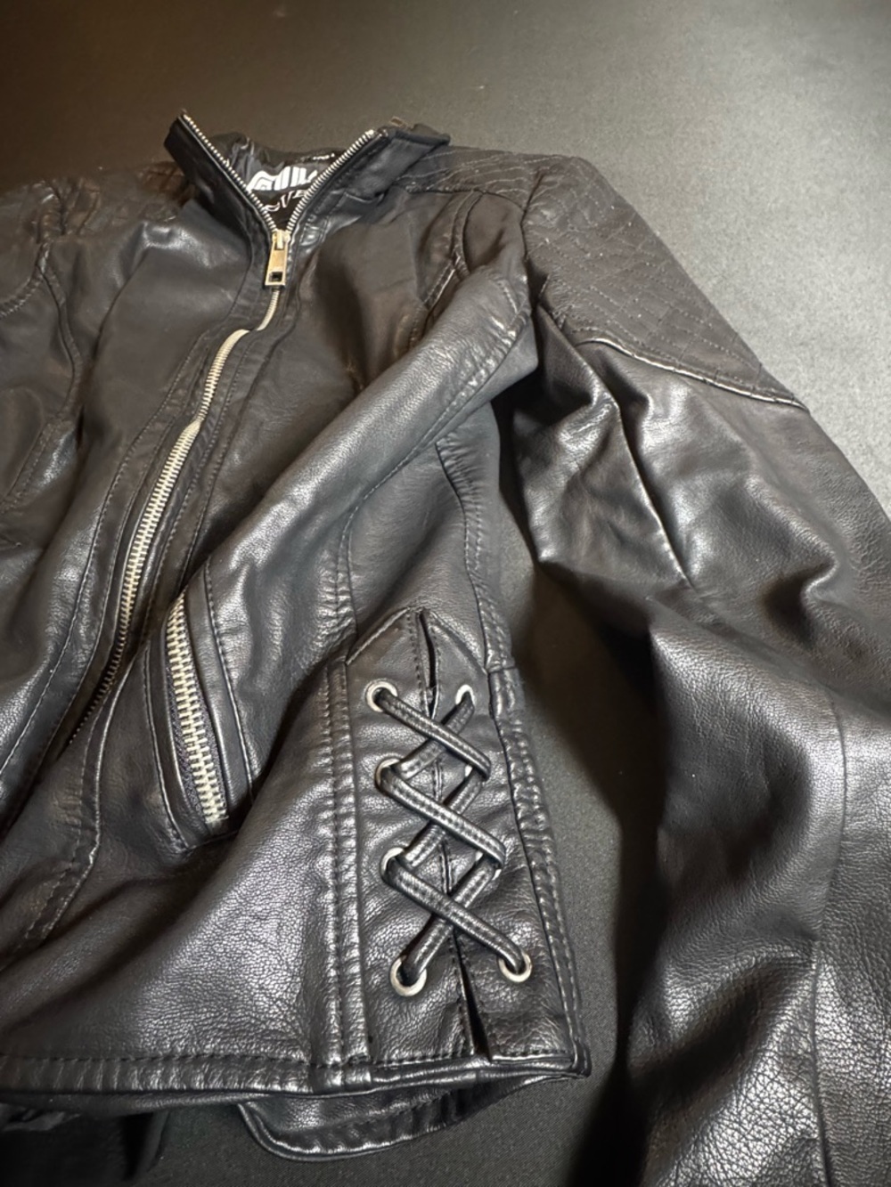 GUESS Black Faux Leather Quilted Shoulder Moto Jacket Y2K - Picture 5 of 7